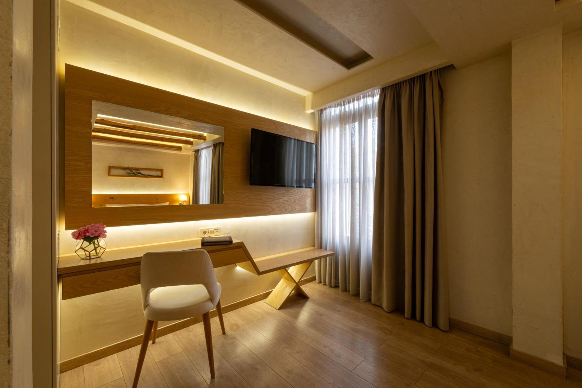 Panellinion Luxury Rooms Kalamata Exterior foto