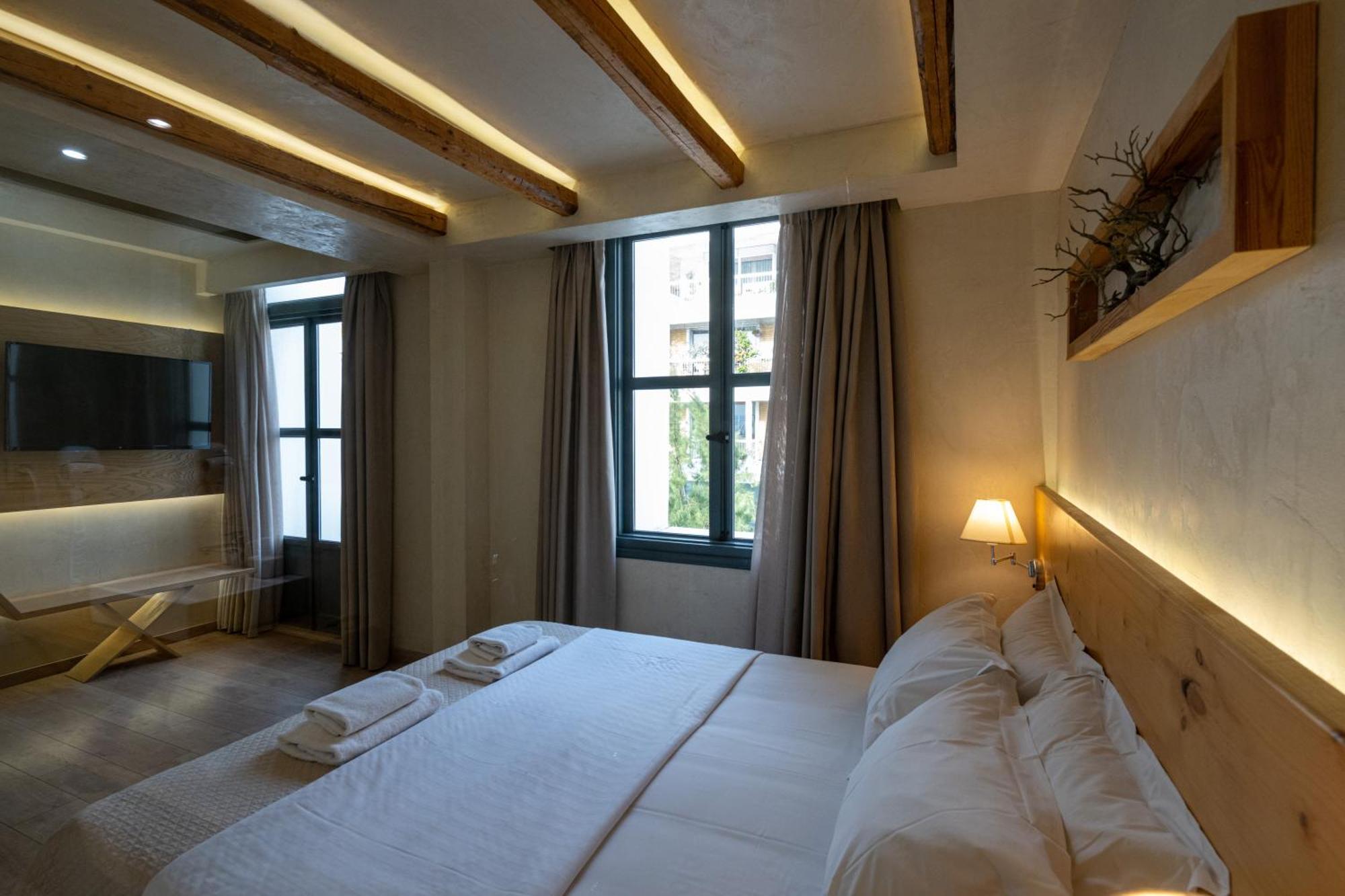 Panellinion Luxury Rooms Kalamata Exterior foto
