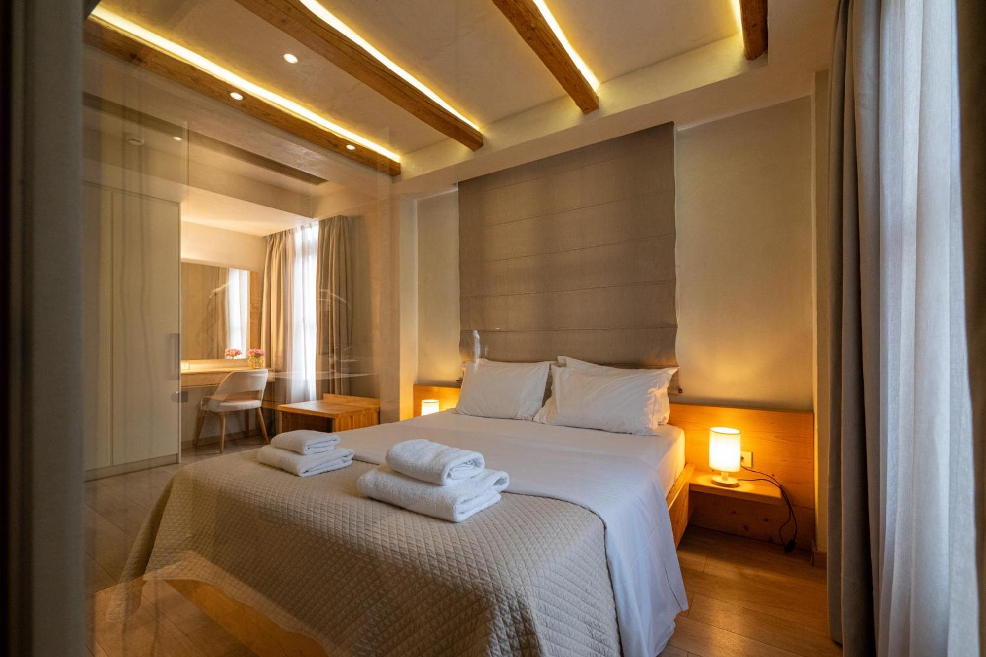 Panellinion Luxury Rooms Kalamata Exterior foto