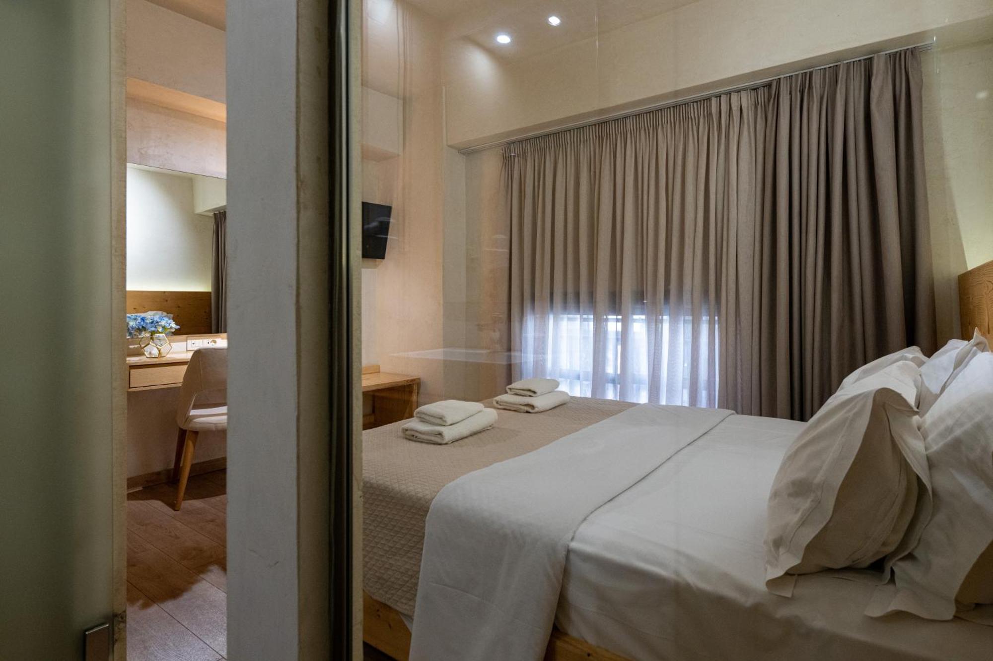 Panellinion Luxury Rooms Kalamata Exterior foto